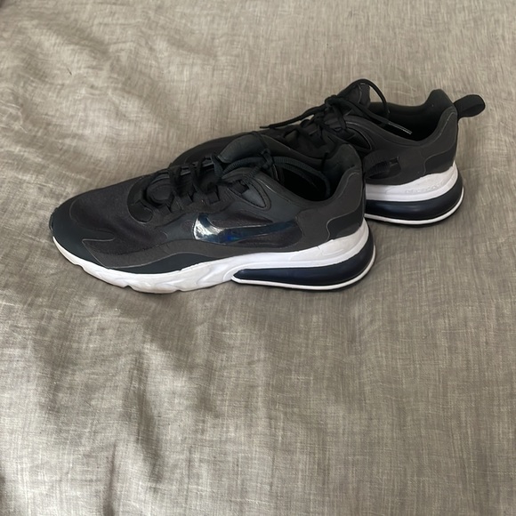 Women’s Nike Air Max - Picture 4 of 5